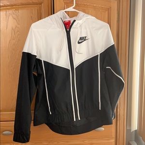 Women’s black and white nike windbreaker Size M